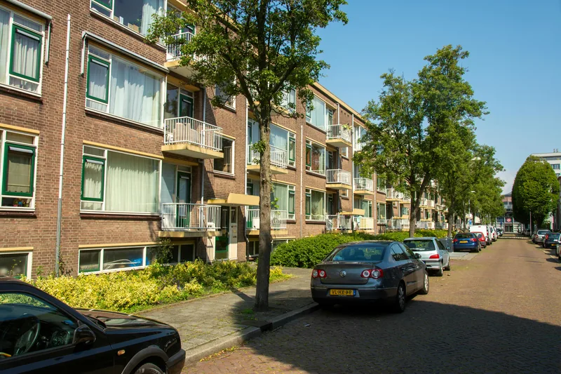 Stadsstraat met verhuurpanden