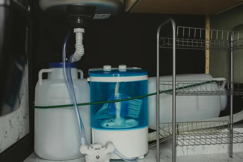 Watertoevoer + afvoer onder spoelbak