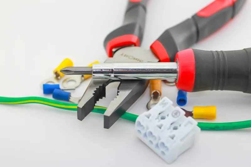 Kleine reparatie keukenkast huurpand