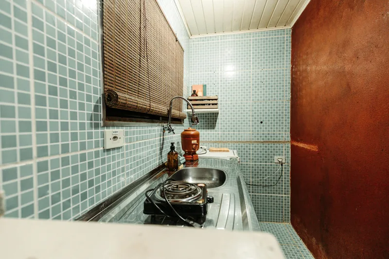 Klick-keuken 210cm met inbouw-koelkast